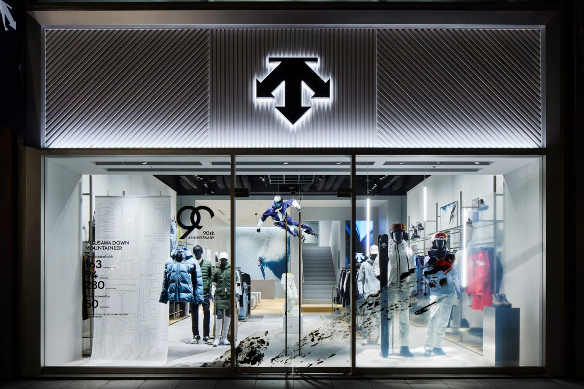 水沢ダウン使用の2026国際大会モデルも発表。神戸「デサント」新旗艦店で“世界が認める機能美”を体感した
