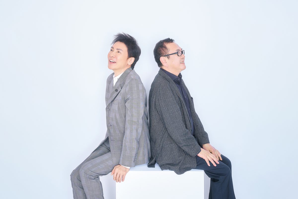 背中合わせに座る郷ひろみ氏と和田秀樹氏