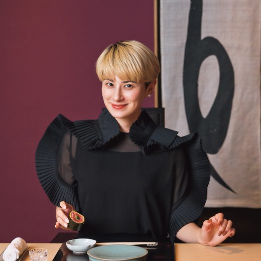 「鮨 大手門」を愉しむホラン千秋さん