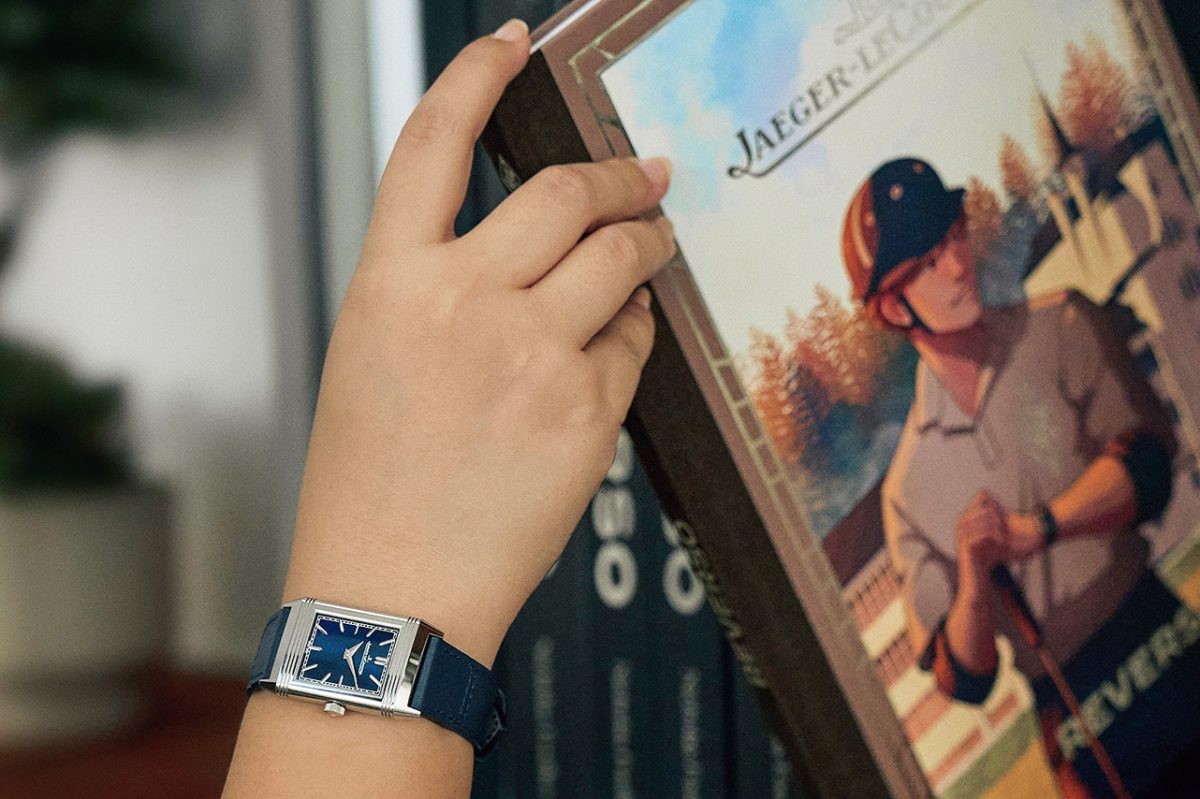 「レベルソ・トリビュート モノフェイス」をつけた手元