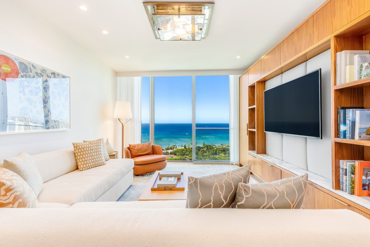 「UMITO ハワイ ザ・リッツ・カールトン・レジデンス・ワイキキビーチ」