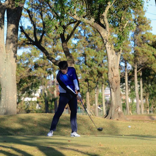 吉田洋一郎の最新ゴルフレッスン／あと10ヤード伸ばしたい人が見落としている「踏み込みの落とし穴」