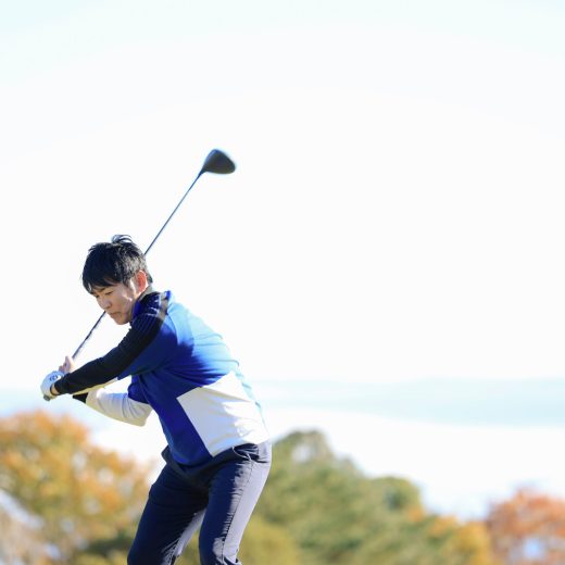 吉田洋一郎の最新ゴルフレッスン／練習では当たるのに…手打ちになる原因は切り返しとインパクト前にあった