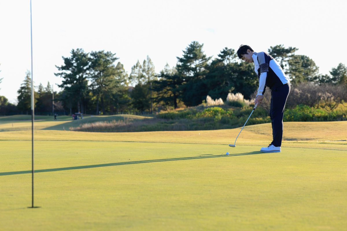 吉田洋一郎の最新ゴルフレッスン／パッティングが安定する「ヒール浮かし」とは？ タイガー・ウッズも学んだ名手の構え