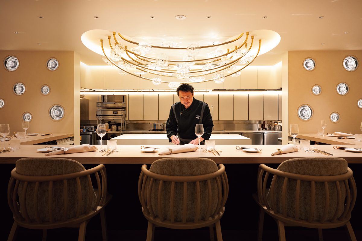 「アマラントス」のカウンター