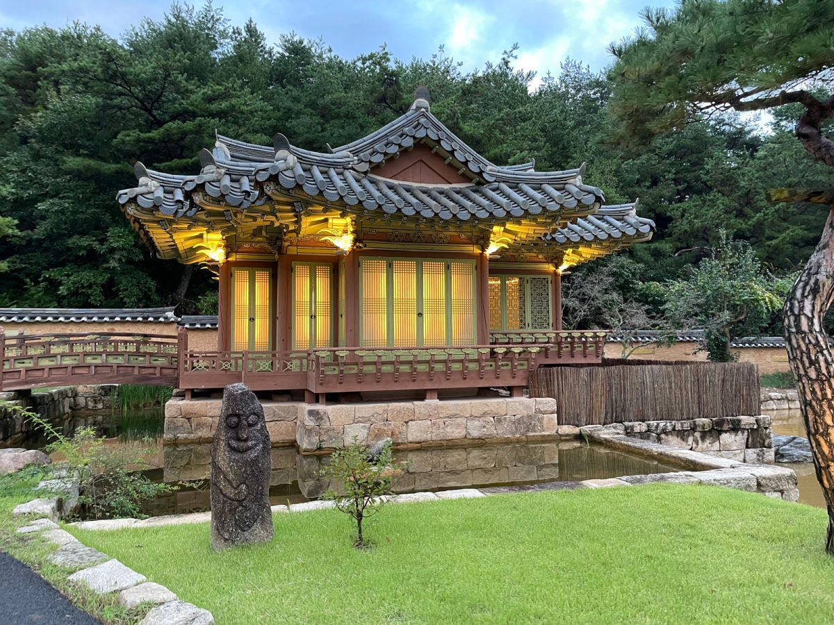 楽古斎 安東河回村/Rakkojae Hahoe Hanok Hotel/池に浮かぶように佇む「パビリオン ルーム」