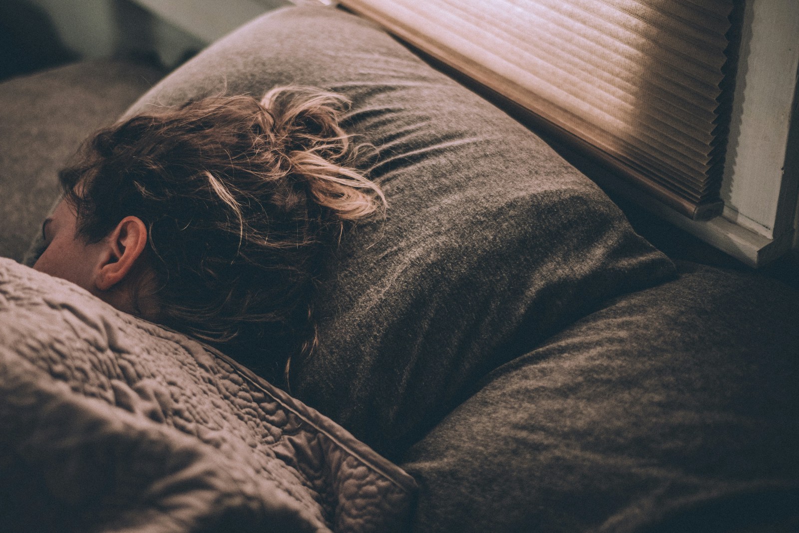 ゴールデンタイムは嘘、靴下履いて寝てもいい？　ニューヨークの専門医が教える「睡眠」の最新研究3選