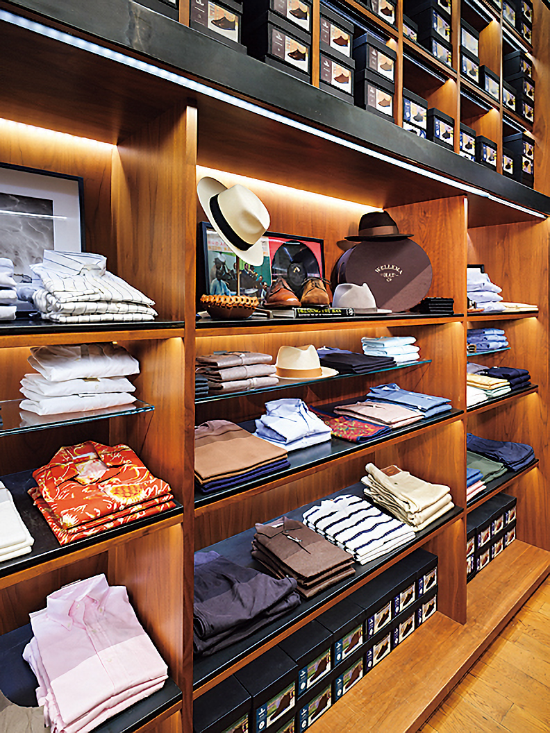 The Armouryの店内にあるシャツ