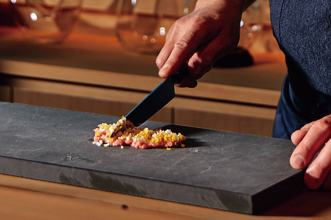 中トロと大トロの手巻き 麻辣仕立て 焙煎花椒 酢漬け大根 白ネギ 大葉