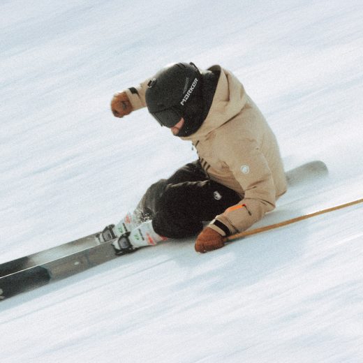 どんな斜面・雪でも1台で楽しく攻め切れる。最高のオールラウンドスキー板「マントラ」