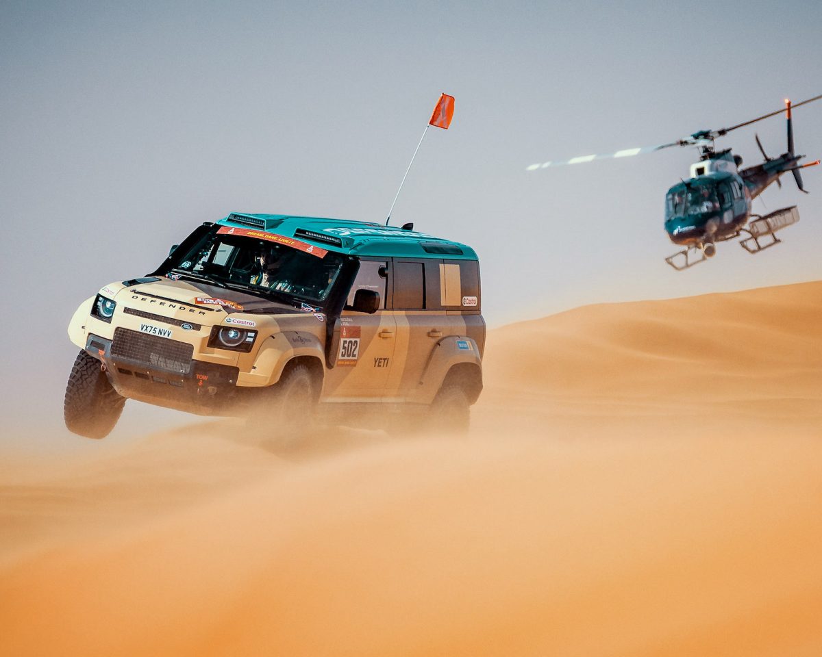 ディフェンダーラリーのダカールでの様子