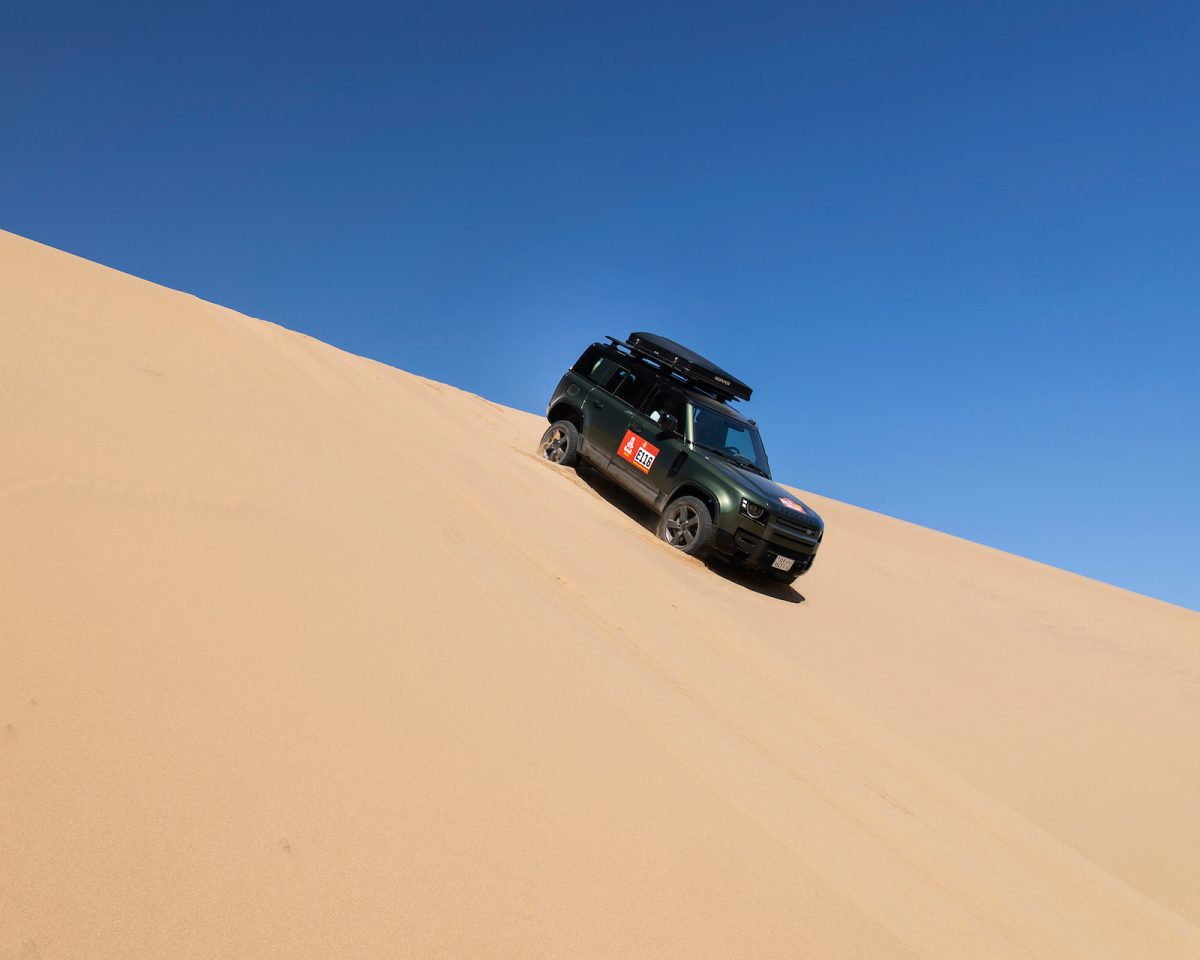 ディフェンダーラリーのダカールでの様子