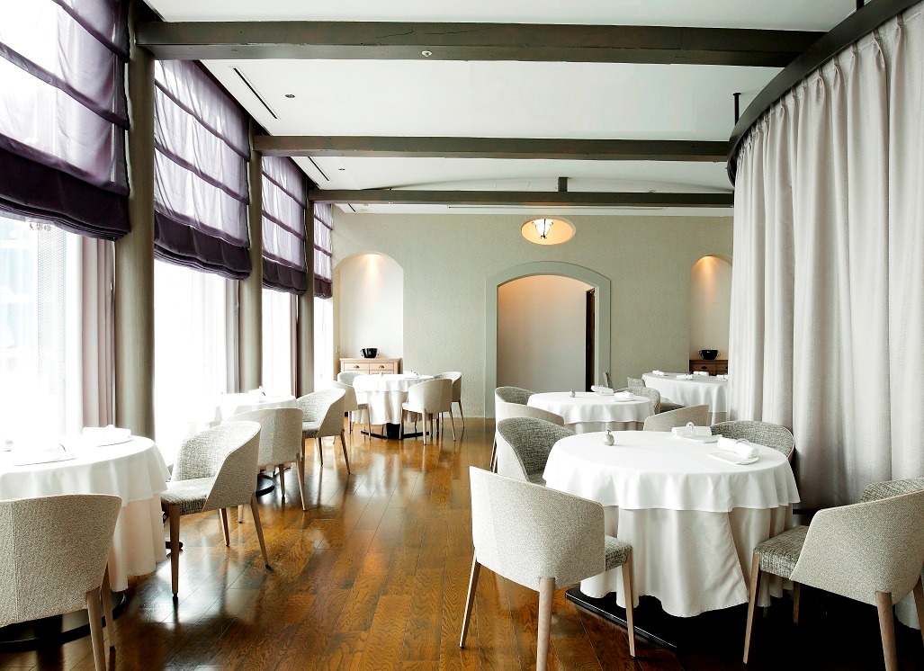 Restaurant ESqUISSE | レストラン エスキス