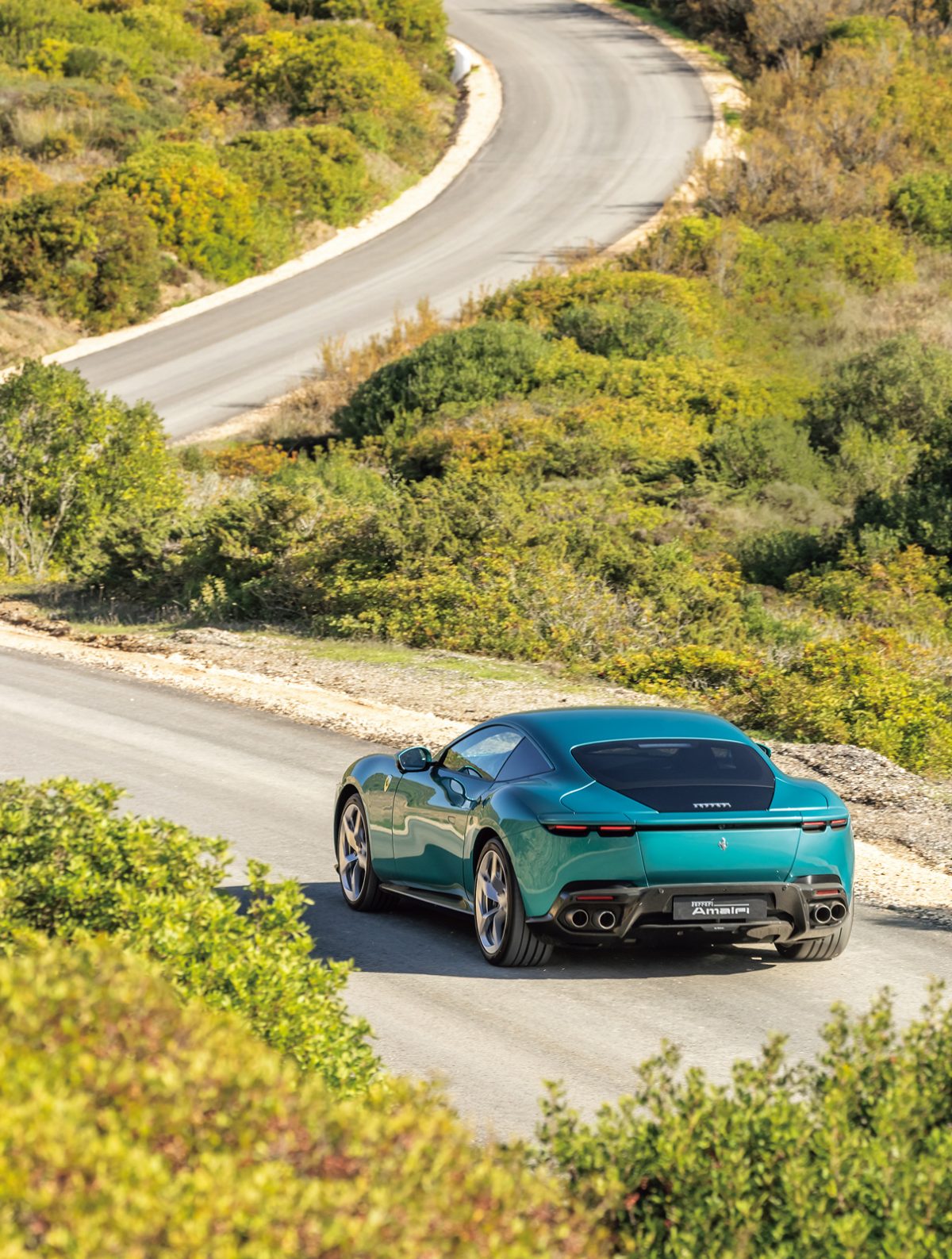 走るフェラーリ アマルフィの後姿