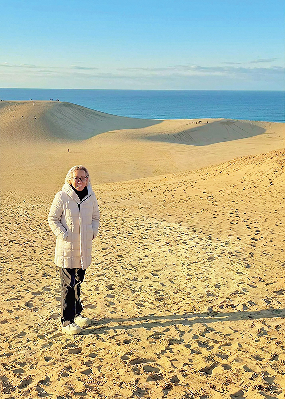 鳥取砂丘を歩く連続起業家・福田淳氏