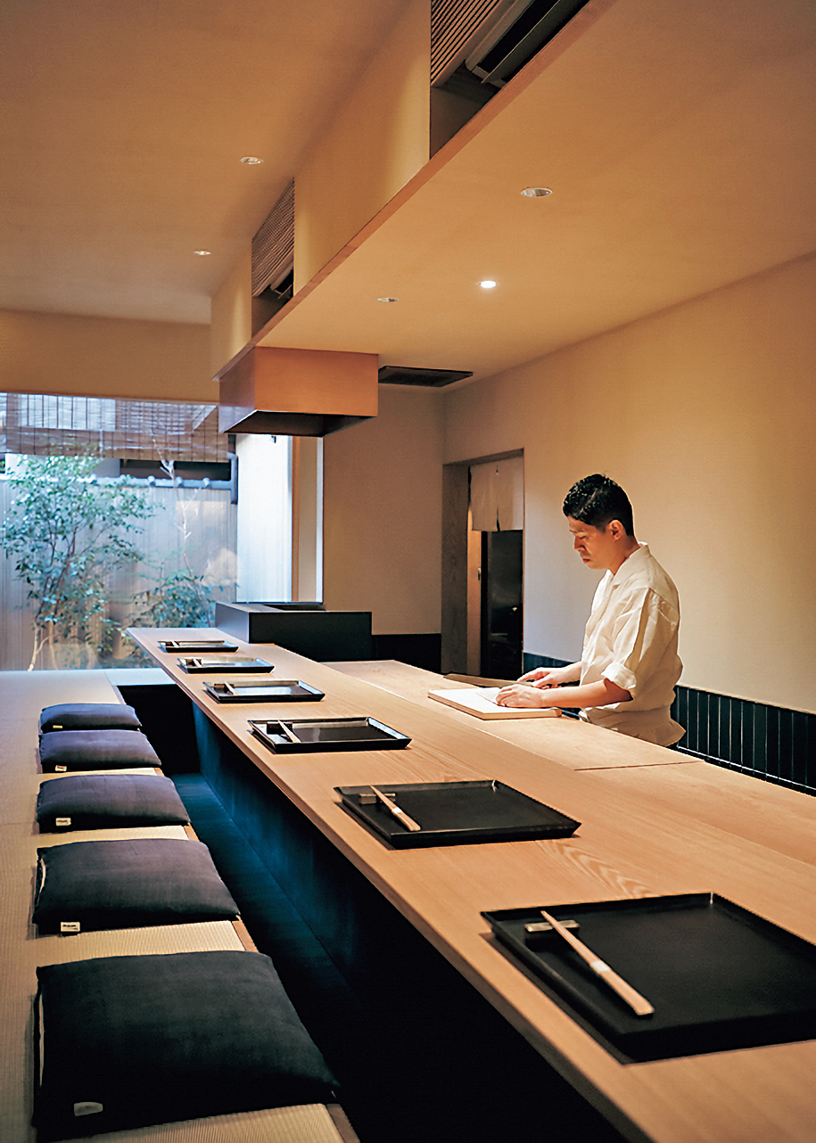 「中満」のカウンター