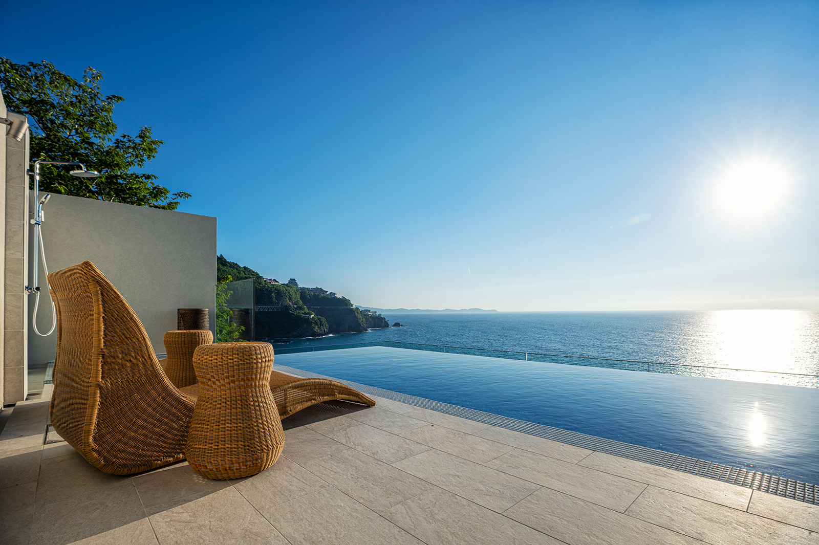 ラウンジ会員限定10組】熱海で至高の休日を。ベントレー試乗×naoto.K