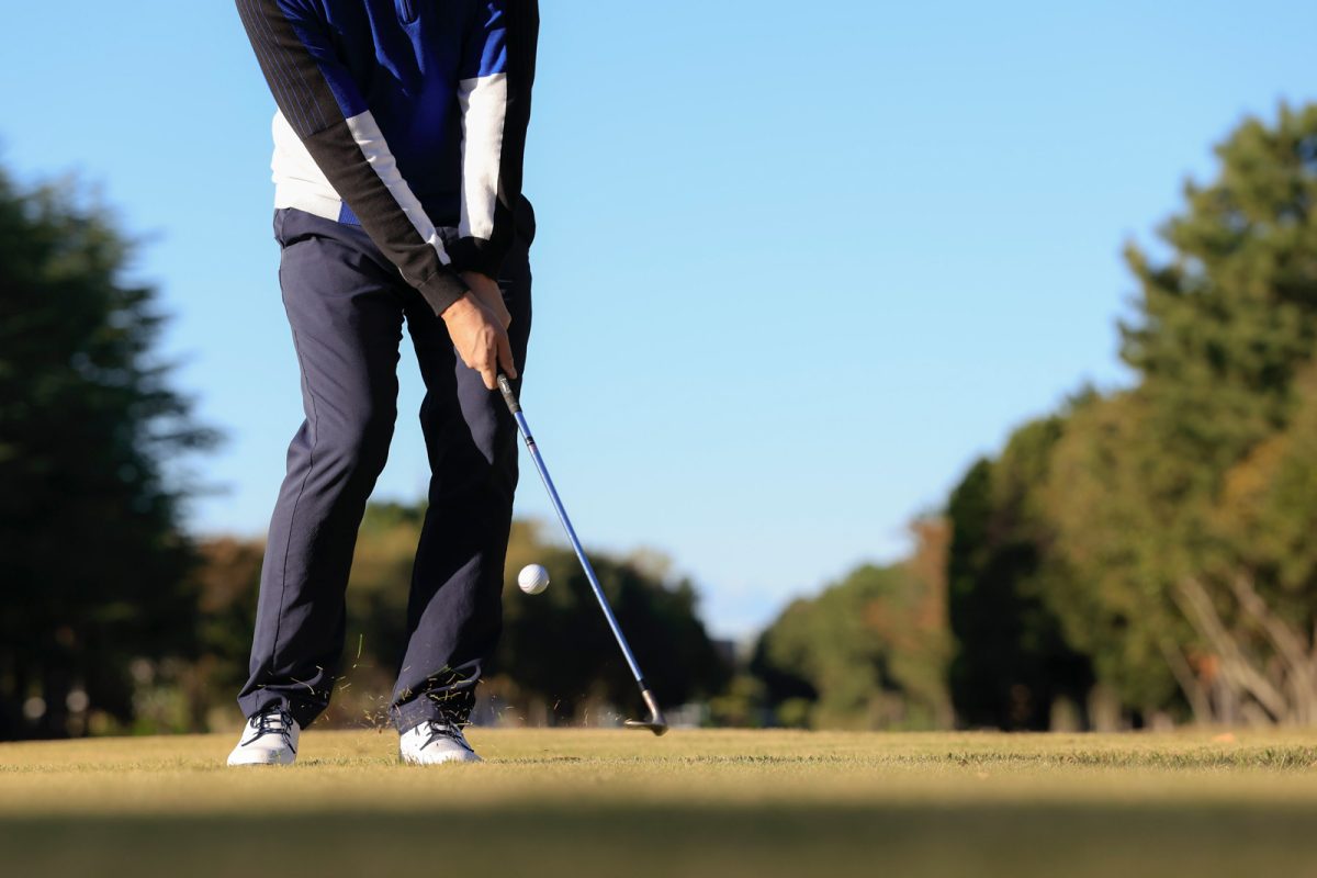 吉田洋一郎の最新ゴルフレッスン／「上げようとしてトップ」から卒業。上げるアプローチが簡単になる1ヤード練習法