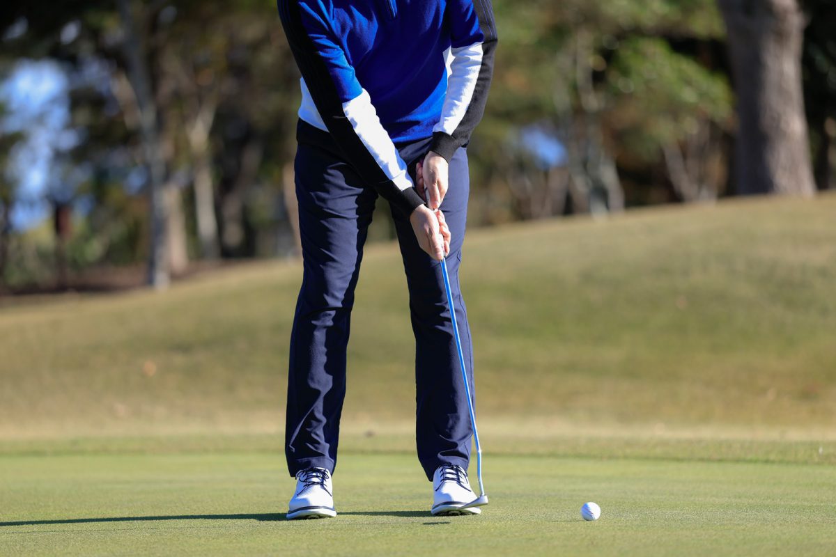 吉田洋一郎の最新ゴルフレッスン／真っ直ぐ打ったのに外れる…カップに届かない…そのパッティング、右手が悪さをしている