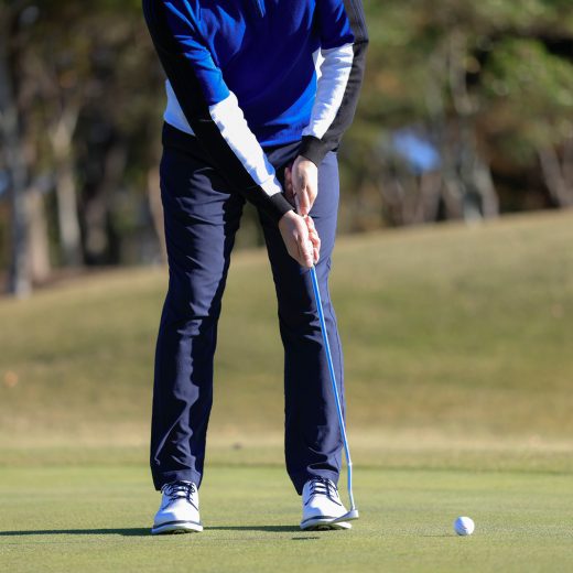 吉田洋一郎の最新ゴルフレッスン／真っ直ぐ打ったのに外れる…カップに届かない…そのパッティング、右手が悪さをしている