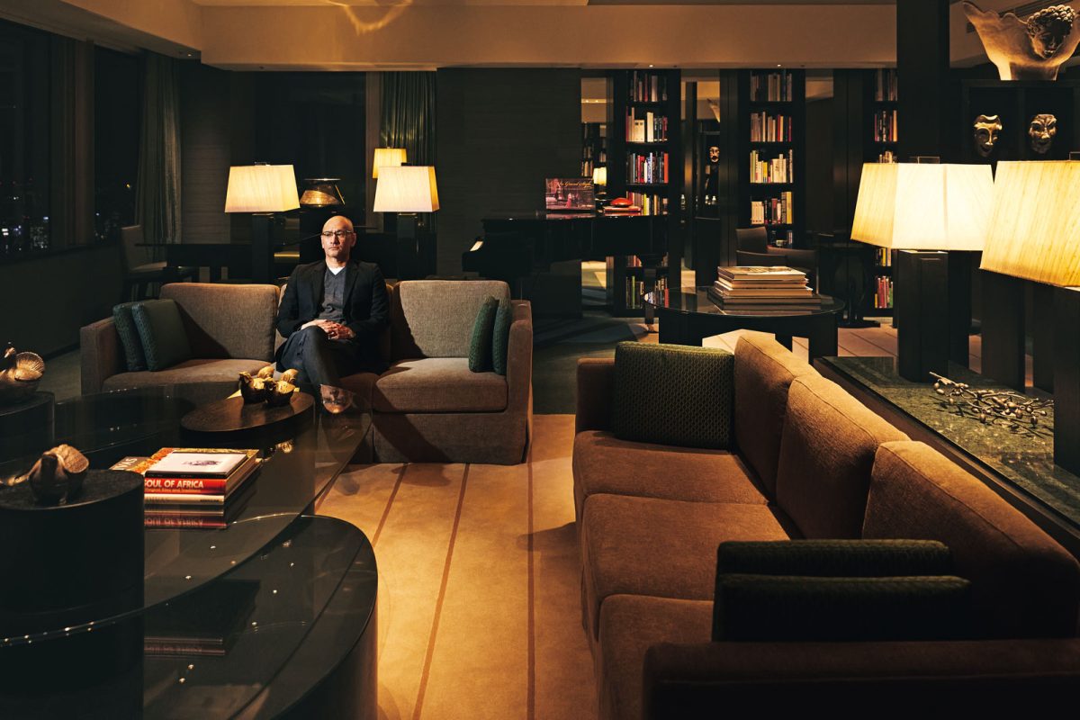 ホテルにたたずむ作家吉田修一
パークハイアット東京