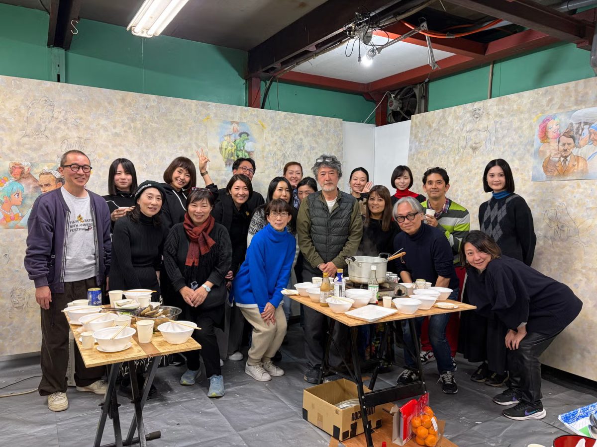 アーティストの会田誠さんのアトリエにおじゃまして、会田さん特製の鍋をメンバーでいただいた。ありがたき会。