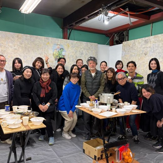 アーティストの会田誠さんのアトリエにおじゃまして、会田さん特製の鍋をメンバーでいただいた。ありがたき会。