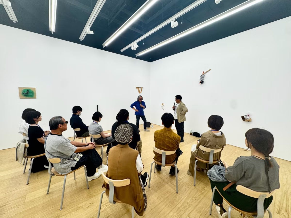 小山登美夫ギャラリー京橋をメンバーで訪れて、そこで小山×鈴木対談。小山さんと鈴木は40年近くの長いつきあい。ビジュツヘンシュウブ。ではトークイベントを「編集会議」と呼んでいる。