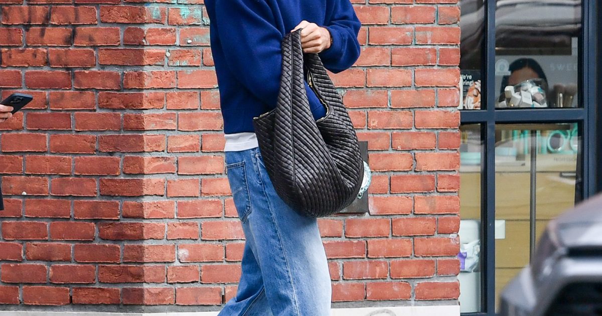 BOTTEGA VENETA 編み込みブラックパーティーバッグ Craft is our Language」キャンペーンの第2弾。ボッテガ・ヴェネタから