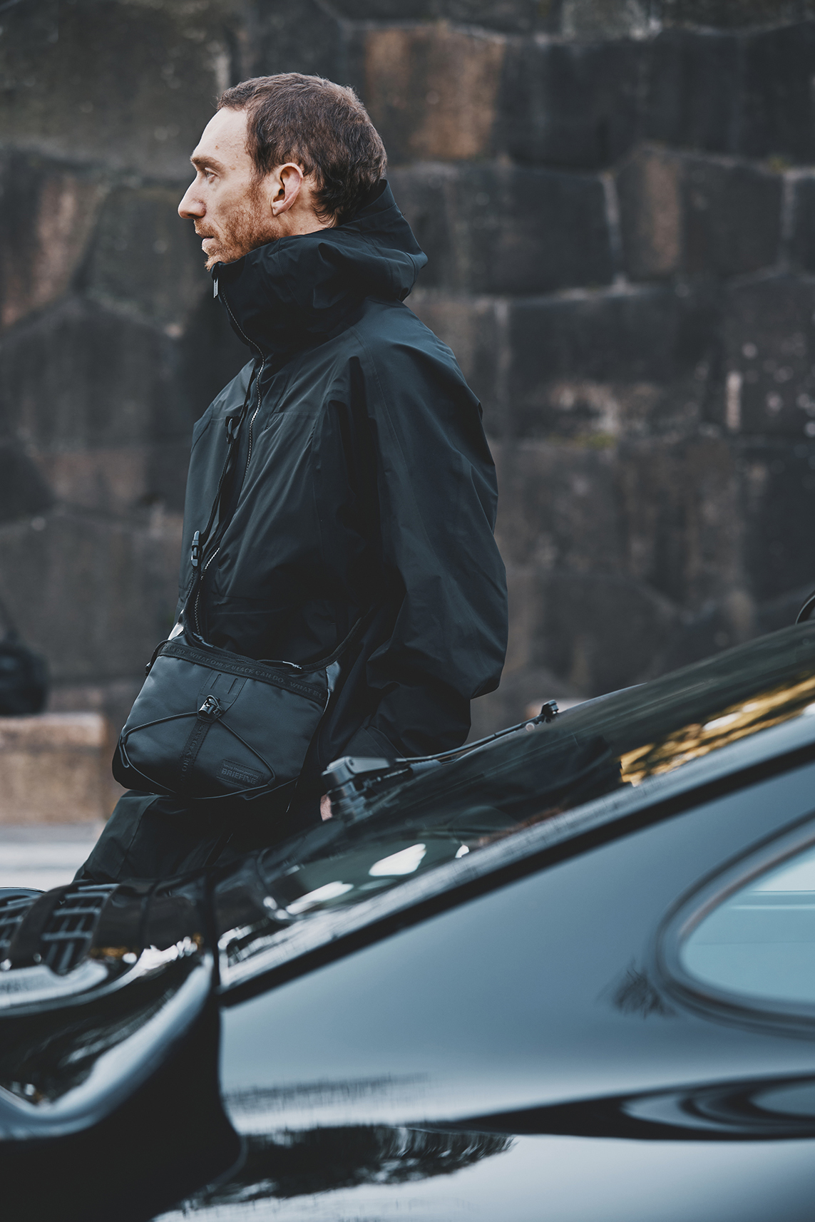 ホワイトマウンテニアリングとブリーフィングの新作コラボレーション／サコッシュ