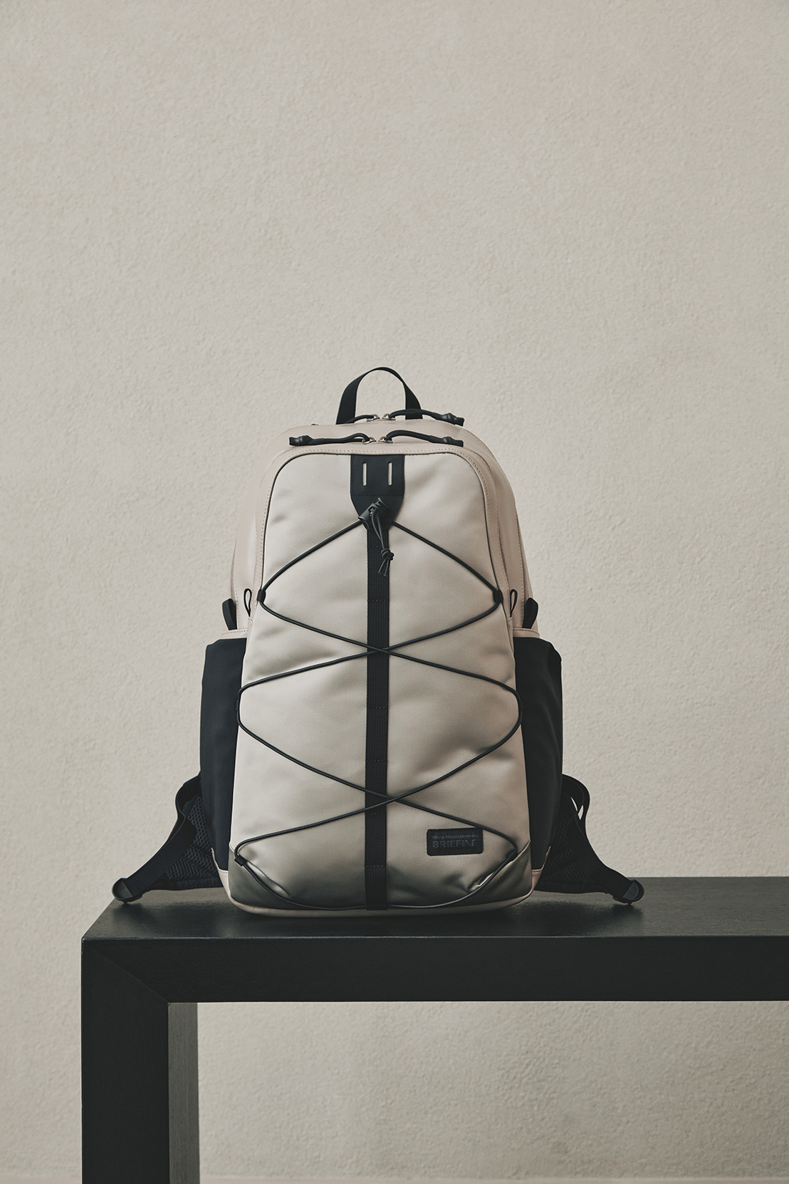 ブリーフィングとホワイトマウンテニアリングの新作コラボレーション