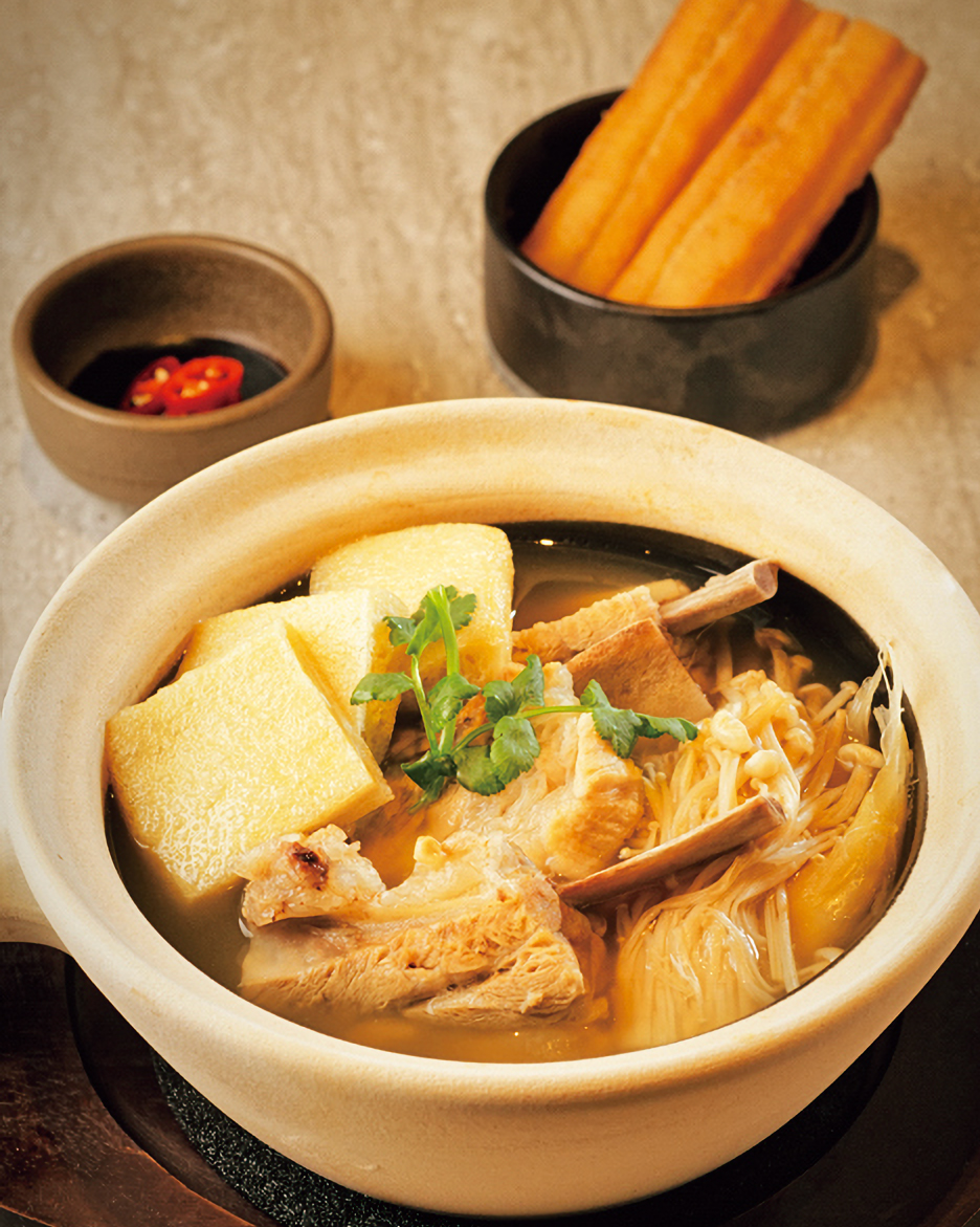 「CHATTERBOX CAFÉ」のバクテー骨付肉の薬膳スープ仕立て