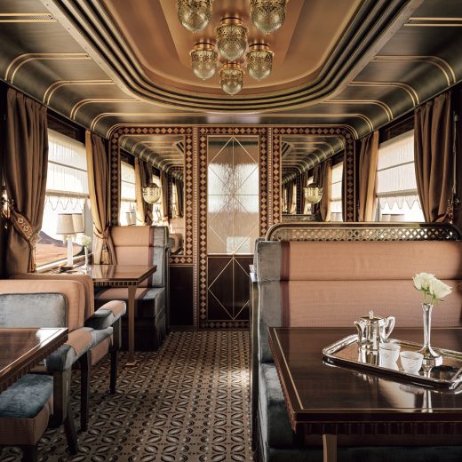 「ドリーム オブ ザ デザート」のダイニングカー