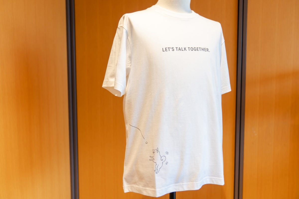 栗山英樹氏が、ユニクロによるチャリティTシャツプロジェクト「PEACE FOR ALL」に参加。「PEACE FOR ALL チャリティTシャツ」¥ 1,500