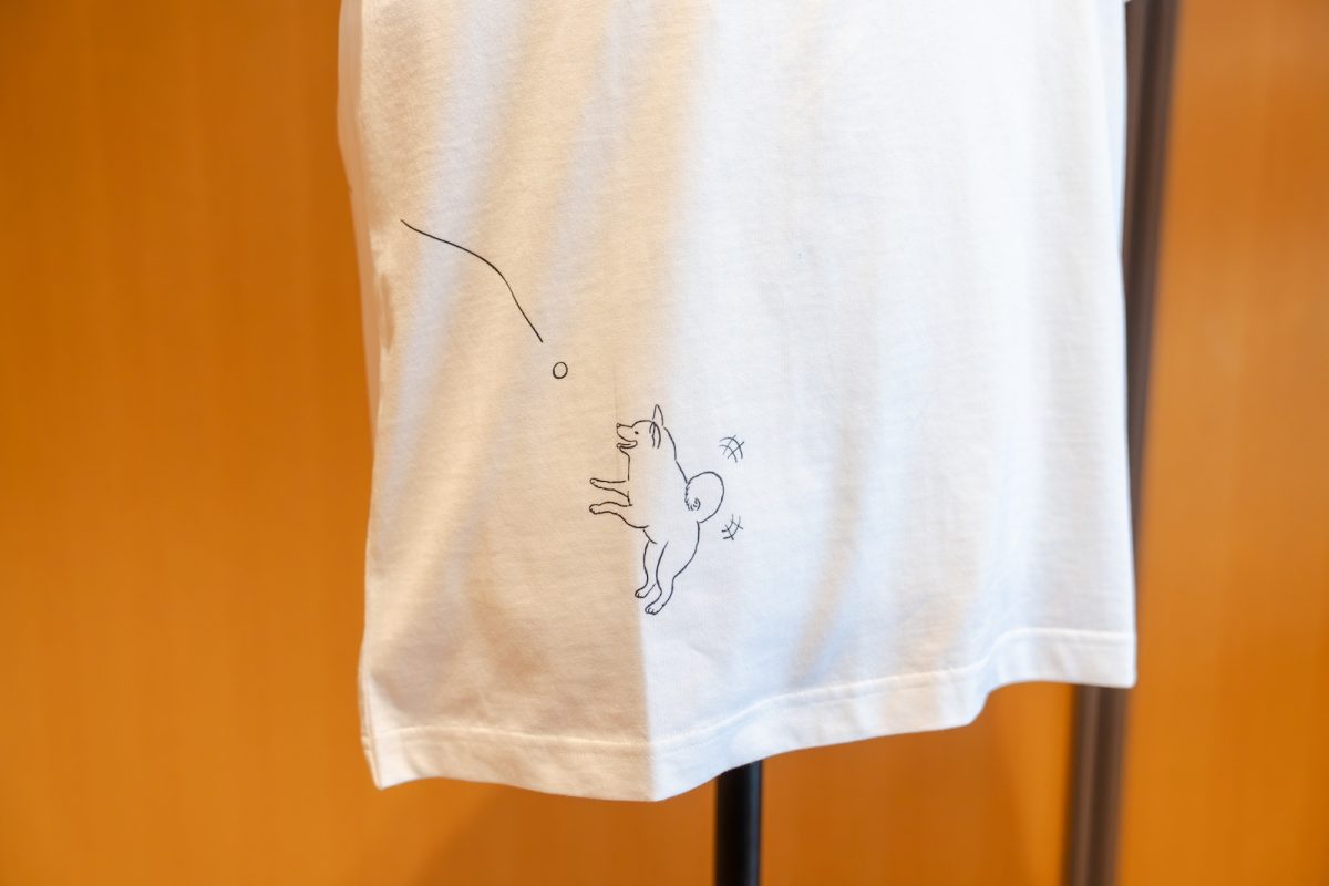 栗山英樹氏が、ユニクロによるチャリティTシャツプロジェクト「PEACE FOR ALL」に参加。「PEACE FOR ALL チャリティTシャツ」¥ 1,500