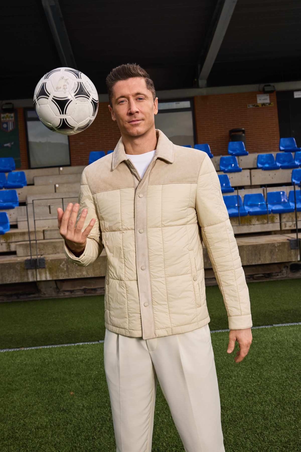 世界屈指のストライカー、ロベルト・レヴァンドフスキが選ぶ装い。マッカージュ最新コレクション