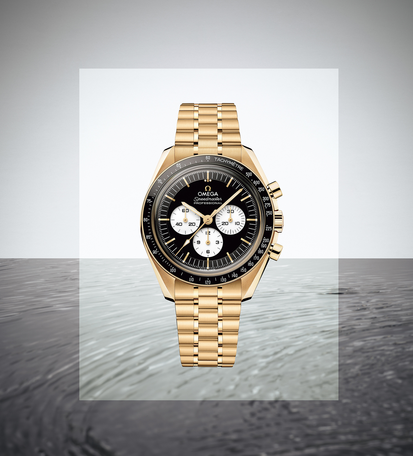 オメガ、黒と白の配色を反転させた新解釈「スピードマスター ムーン