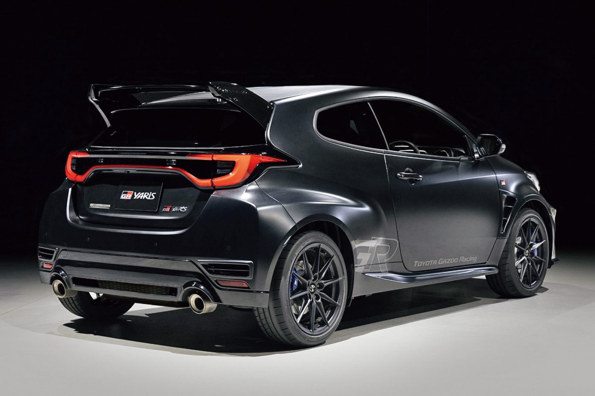 「TOYOTA GAZOO RACING GR YARIS SÈBASTIEN OGIER 9X WORLD CHAMPION EDITION」の後ろ姿