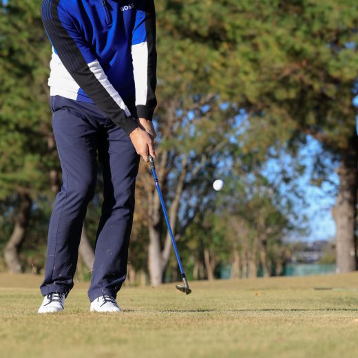 吉田洋一郎の最新ゴルフレッスン／グリーン周りでダフる人の共通点。“右足体重アプローチ”を直す方法