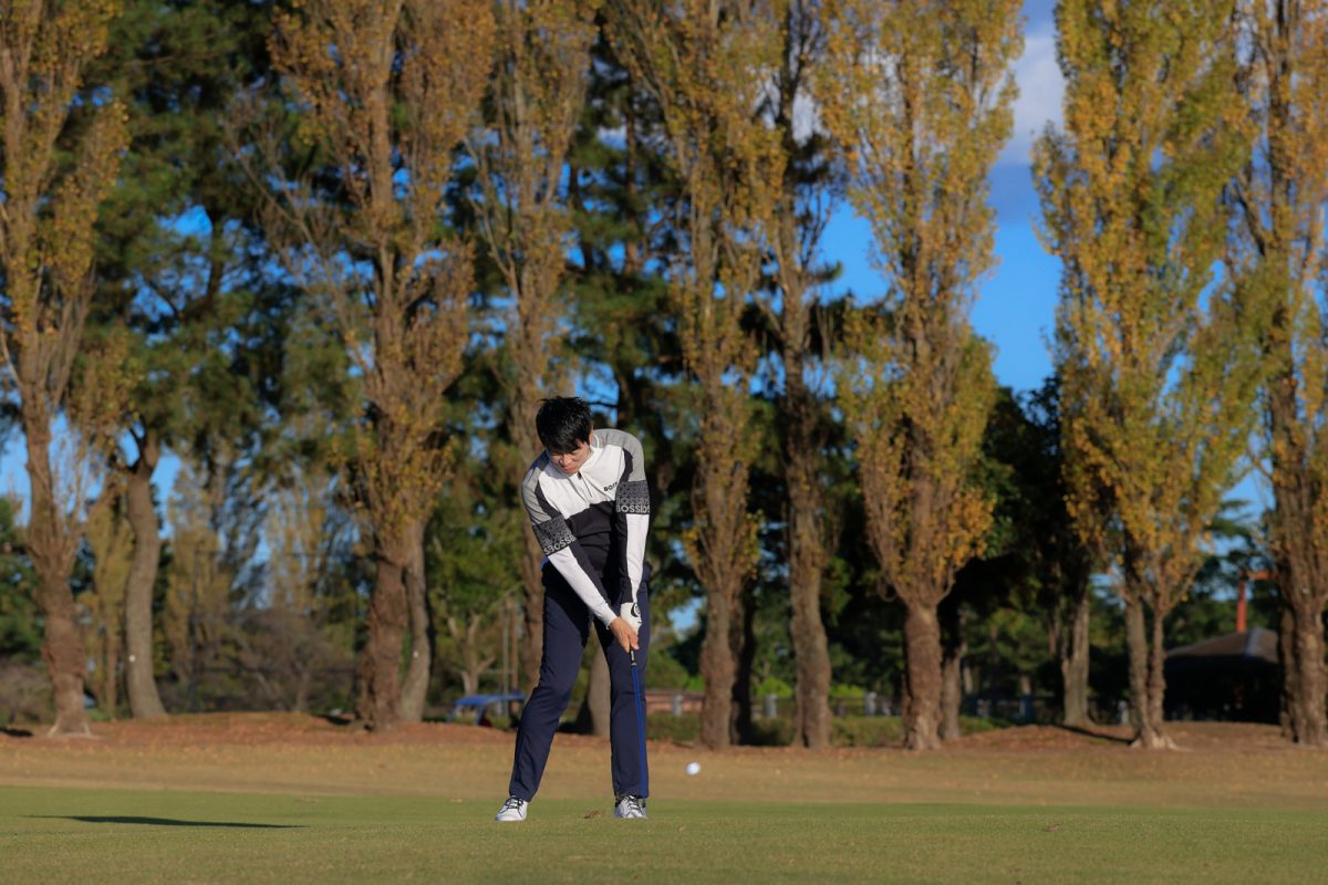 吉田洋一郎の最新ゴルフレッスン／なぜボール左右に曲がる？アマチュアに多い“手打ち”を直すシンプルな方法