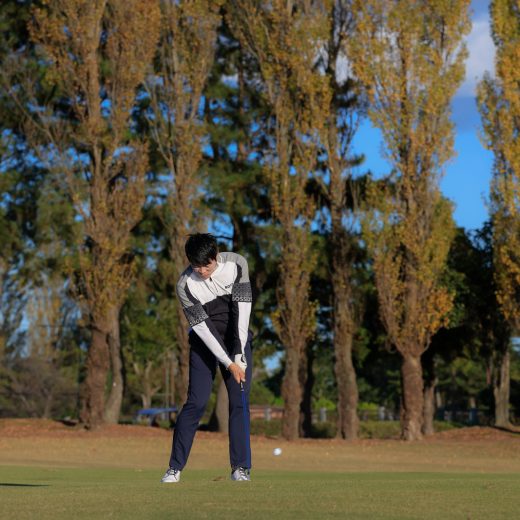 吉田洋一郎の最新ゴルフレッスン／なぜボール左右に曲がる？アマチュアに多い“手打ち”を直すシンプルな方法