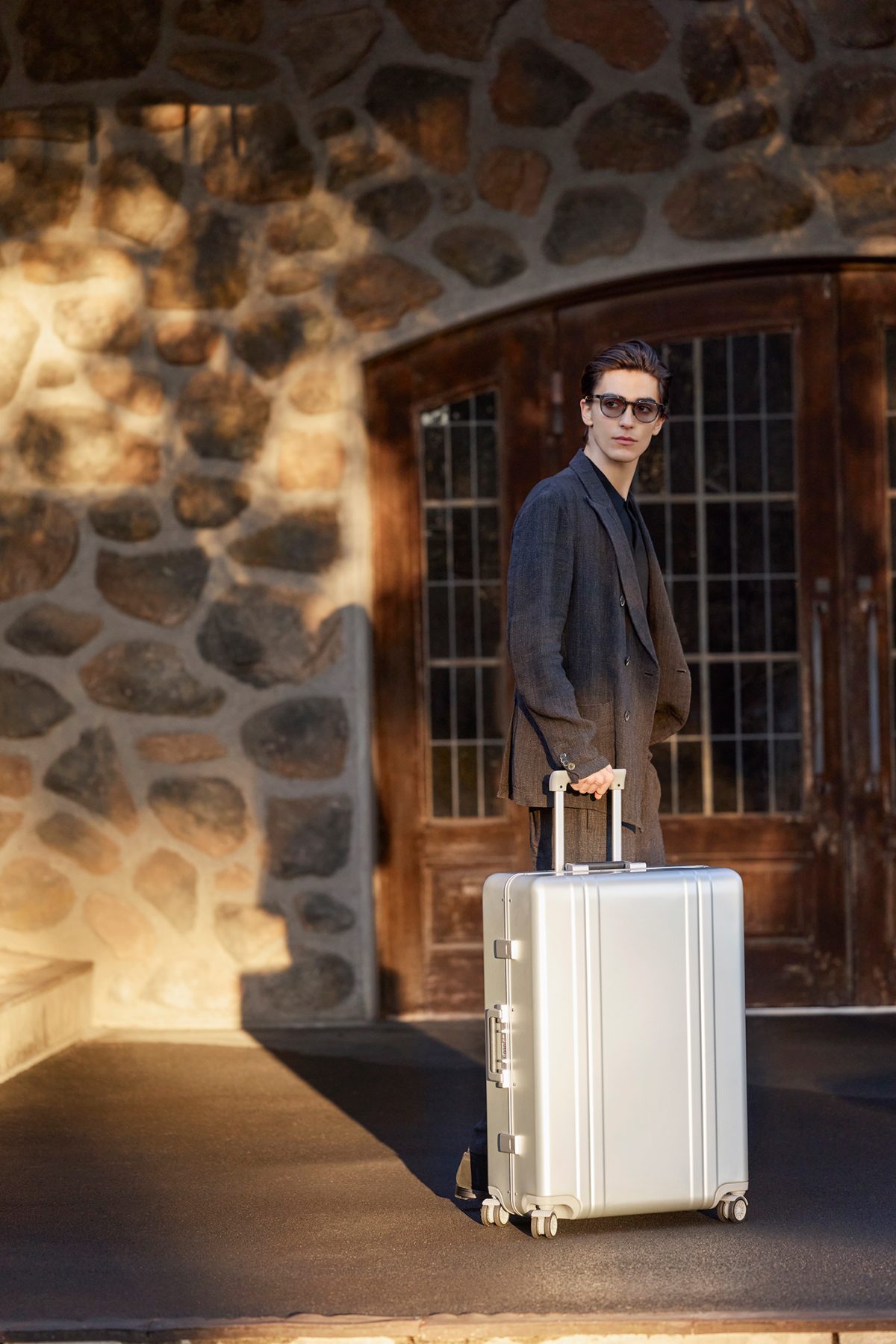 ゼロハリバートン×アイヴォル初コラボの機能美サングラス