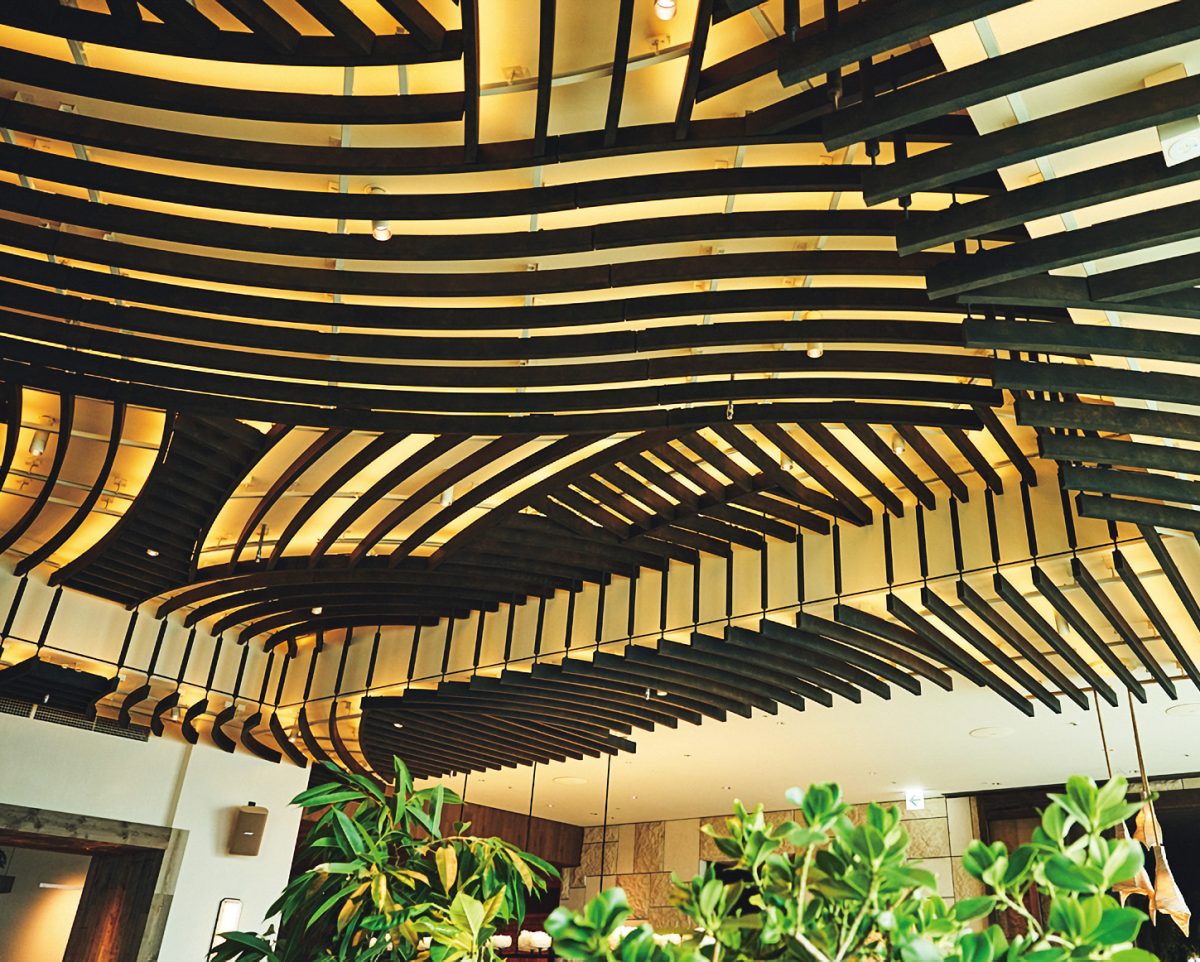 「1 Hotel Tokyo」のロビーの天井