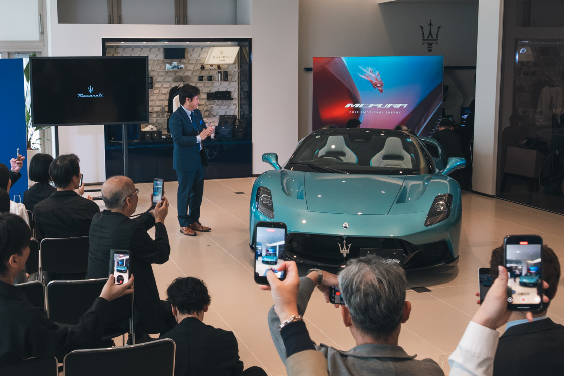 マセラティ福岡で九州初披露されたスパイダーモデルの「MCPURA CIELO」。