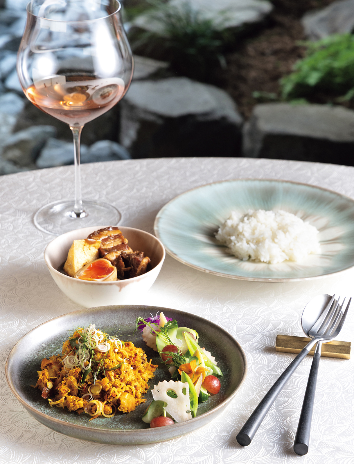 デュシタニ京都「Ayatana」の炒め物と煮込み