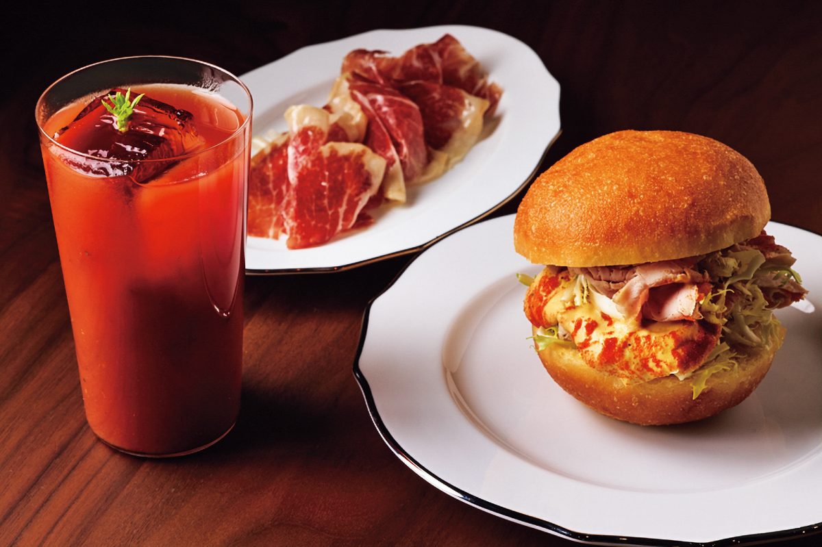 「BVLGARI BAR」のレッドスナッパーとフード