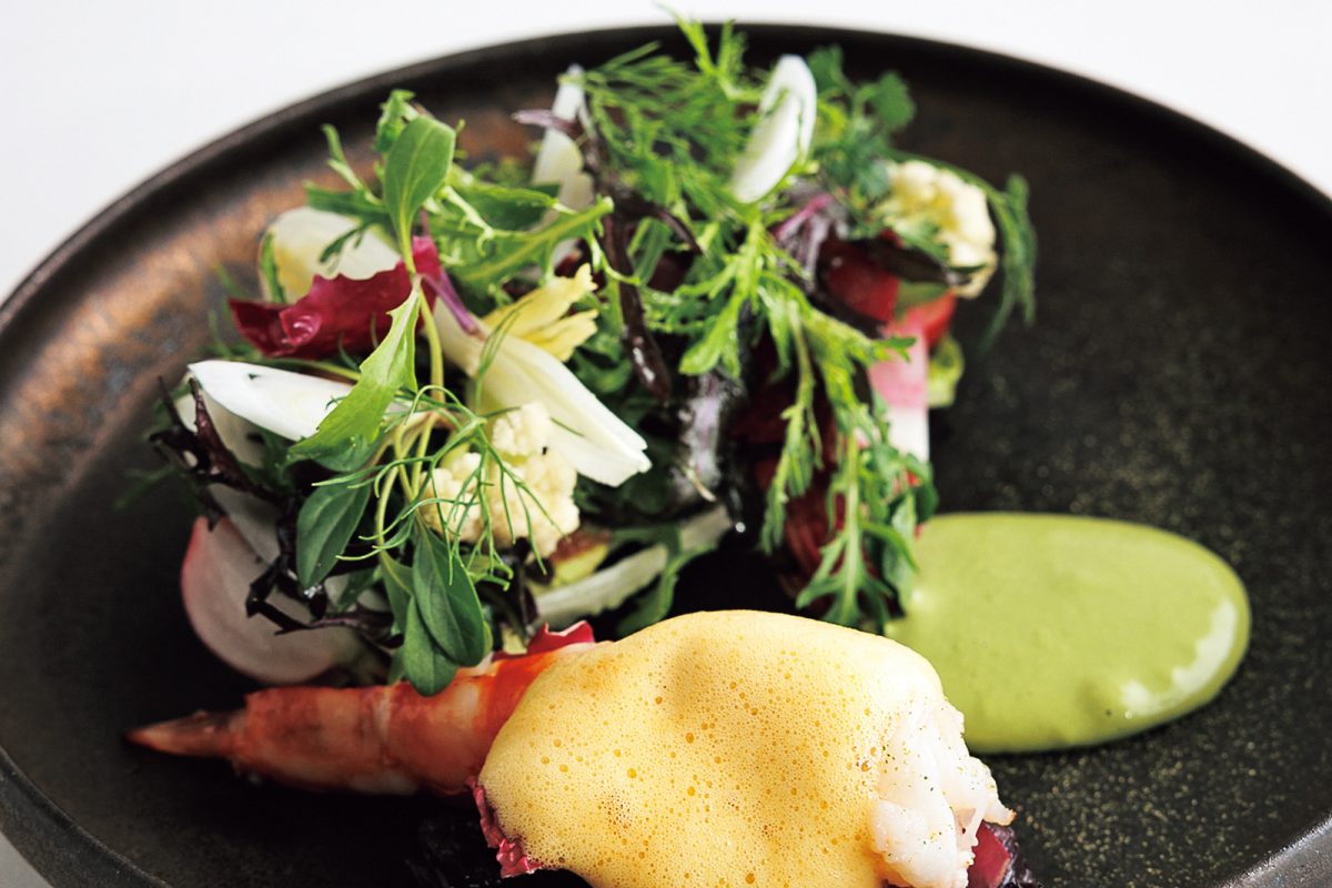 「エステール」のニース風季節野菜のサラダ 車海老