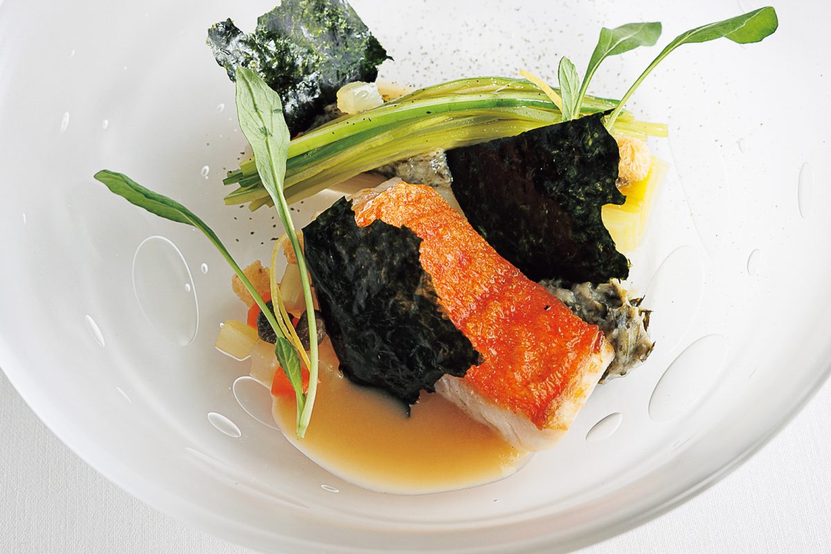 「エステール」の銚子産一本釣り金目鯛のグリエ ポワローフォンダン 海苔のコンディモン