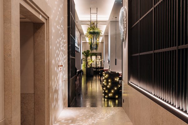 「ル・プリスティン東京」エントランス