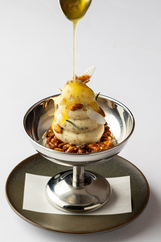 レモンのコンフィ ベルガモット 松の実のプラリネ オレンジブロッサム ストラッチャテッラ